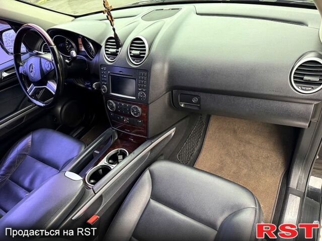 Черный Мерседес МЛ класс, объемом двигателя 3 л и пробегом 275 тыс. км за 12500 $, фото 9 на Automoto.ua