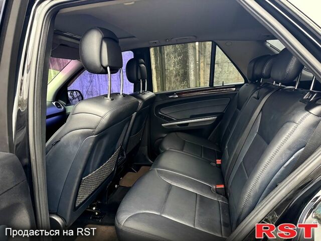 Черный Мерседес МЛ класс, объемом двигателя 3 л и пробегом 275 тыс. км за 12500 $, фото 11 на Automoto.ua