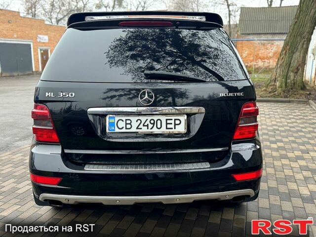 Черный Мерседес МЛ класс, объемом двигателя 3 л и пробегом 275 тыс. км за 12500 $, фото 6 на Automoto.ua