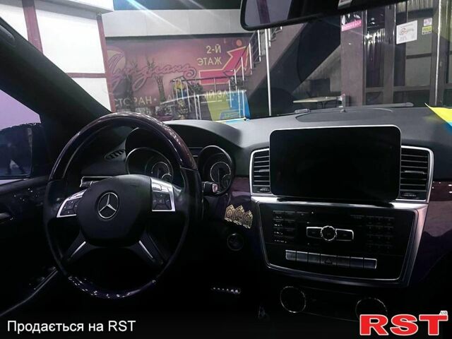 Черный Мерседес МЛ класс, объемом двигателя 3 л и пробегом 178 тыс. км за 28000 $, фото 2 на Automoto.ua