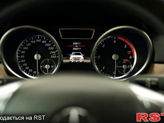 Чорний Мерседес МЛ класс, об'ємом двигуна 3 л та пробігом 255 тис. км за 25000 $, фото 8 на Automoto.ua