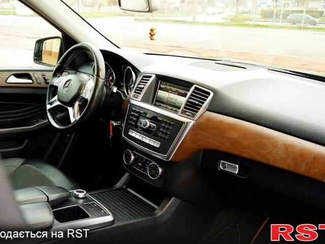Чорний Мерседес МЛ класс, об'ємом двигуна 3 л та пробігом 255 тис. км за 25000 $, фото 11 на Automoto.ua