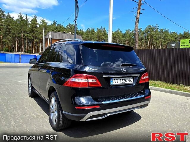 Черный Мерседес МЛ класс, объемом двигателя 3.5 л и пробегом 280 тыс. км за 18500 $, фото 5 на Automoto.ua