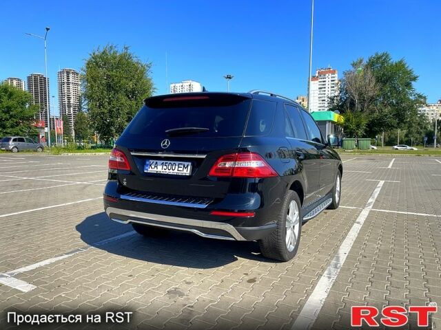 Черный Мерседес МЛ класс, объемом двигателя 3.5 л и пробегом 120 тыс. км за 20000 $, фото 3 на Automoto.ua