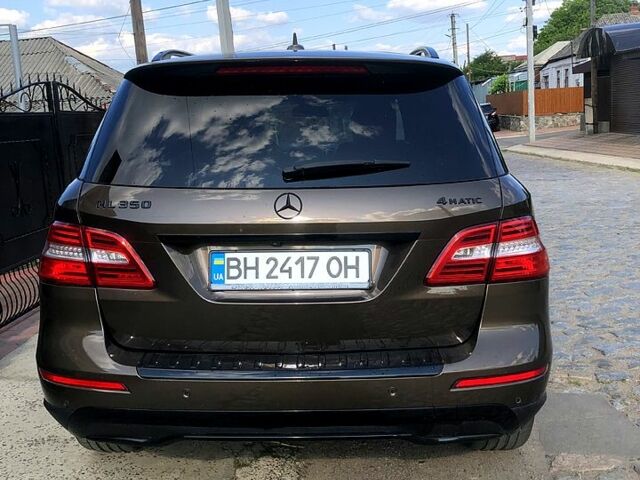 Коричневый Мерседес МЛ класс, объемом двигателя 3.5 л и пробегом 257 тыс. км за 15900 $, фото 10 на Automoto.ua