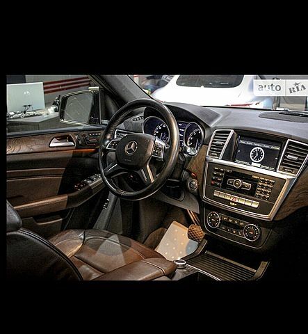 Коричневый Мерседес МЛ класс, объемом двигателя 3.5 л и пробегом 257 тыс. км за 15900 $, фото 3 на Automoto.ua