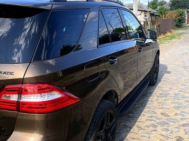 Коричневый Мерседес МЛ класс, объемом двигателя 3.5 л и пробегом 257 тыс. км за 15900 $, фото 9 на Automoto.ua