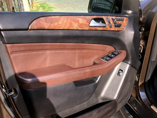 Коричневый Мерседес МЛ класс, объемом двигателя 3.5 л и пробегом 257 тыс. км за 15900 $, фото 12 на Automoto.ua