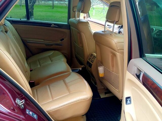 Красный Мерседес МЛ класс, объемом двигателя 3.5 л и пробегом 345 тыс. км за 13000 $, фото 2 на Automoto.ua