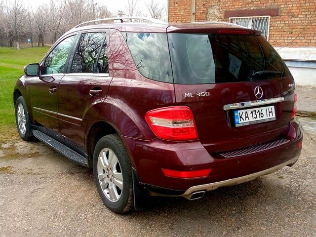 Красный Мерседес МЛ класс, объемом двигателя 3.5 л и пробегом 345 тыс. км за 13000 $, фото 4 на Automoto.ua