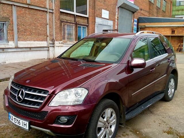 Красный Мерседес МЛ класс, объемом двигателя 3.5 л и пробегом 345 тыс. км за 13000 $, фото 11 на Automoto.ua