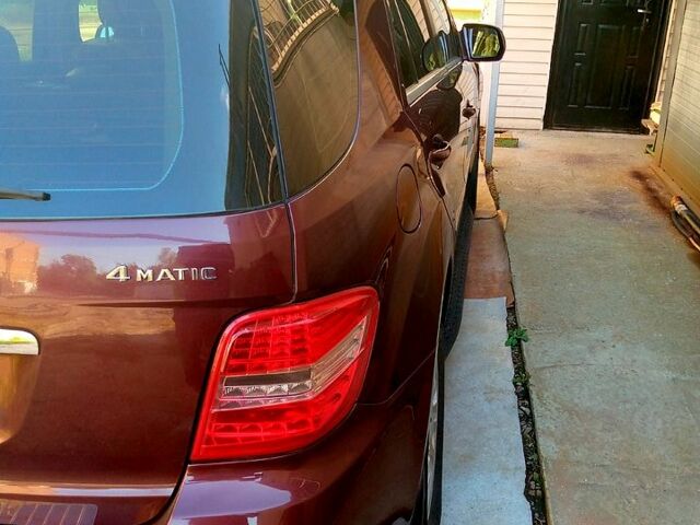 Красный Мерседес МЛ класс, объемом двигателя 3.5 л и пробегом 347 тыс. км за 13300 $, фото 2 на Automoto.ua