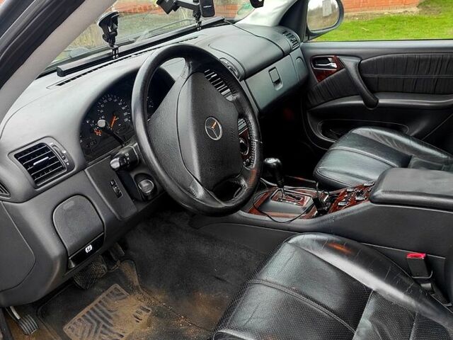 Мерседес МЛ класс, об'ємом двигуна 2.7 л та пробігом 350 тис. км за 5200 $, фото 4 на Automoto.ua