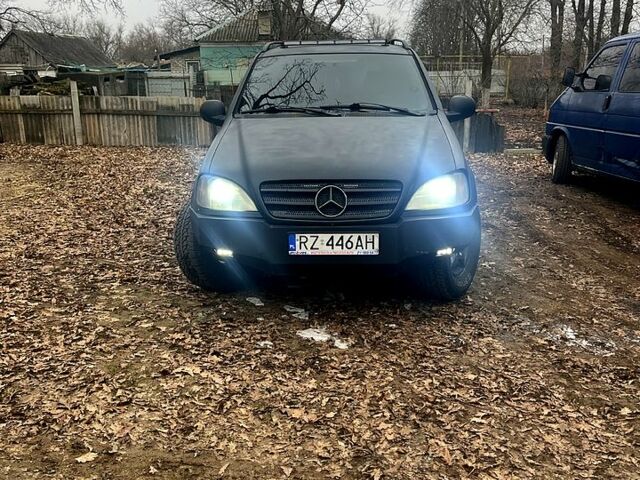 Мерседес МЛ класс, объемом двигателя 2.7 л и пробегом 366 тыс. км за 4700 $, фото 1 на Automoto.ua