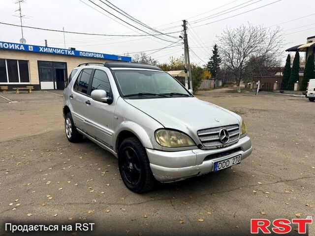 Мерседес МЛ класс, объемом двигателя 2.7 л и пробегом 375 тыс. км за 2999 $, фото 6 на Automoto.ua