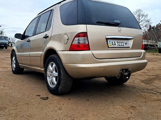 Мерседес МЛ класс, объемом двигателя 4 л и пробегом 381 тыс. км за 5600 $, фото 8 на Automoto.ua