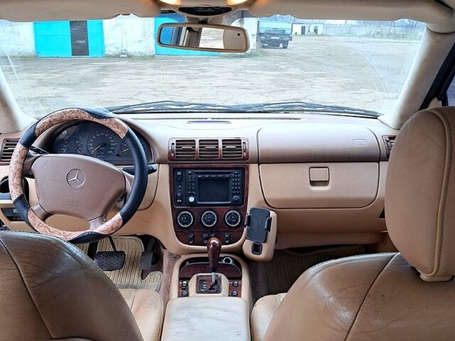 Мерседес МЛ класс, объемом двигателя 4 л и пробегом 381 тыс. км за 5600 $, фото 6 на Automoto.ua