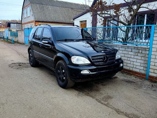 Мерседес МЛ класс, объемом двигателя 4 л и пробегом 300 тыс. км за 7000 $, фото 2 на Automoto.ua