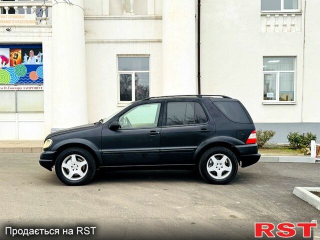 Мерседес МЛ класс, объемом двигателя 4 л и пробегом 256 тыс. км за 3750 $, фото 5 на Automoto.ua