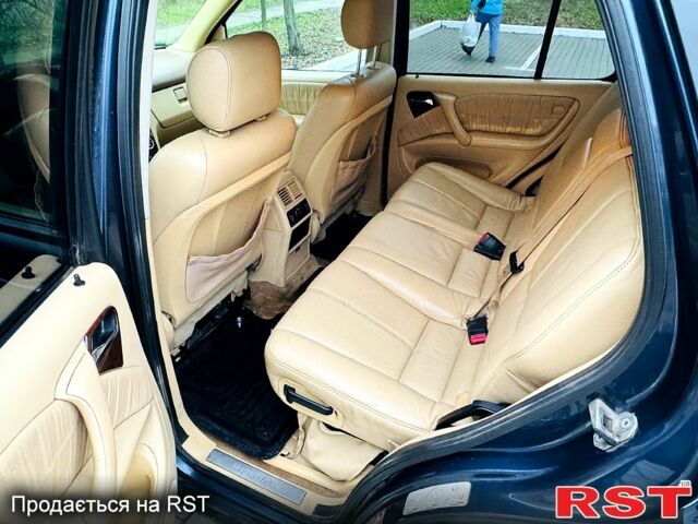 Мерседес МЛ класс, объемом двигателя 4 л и пробегом 256 тыс. км за 3750 $, фото 9 на Automoto.ua