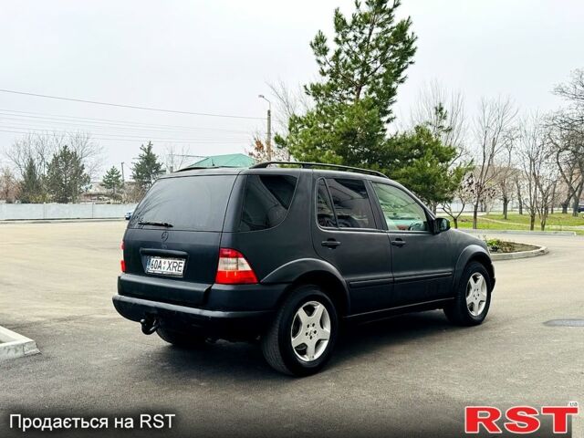 Мерседес МЛ класс, объемом двигателя 4 л и пробегом 256 тыс. км за 3750 $, фото 6 на Automoto.ua