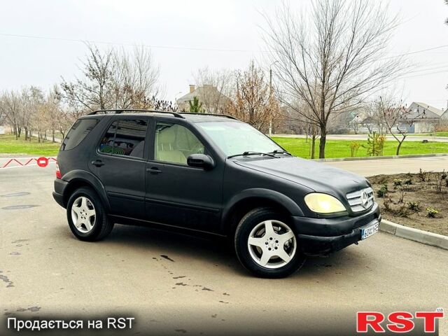 Мерседес МЛ класс, объемом двигателя 4 л и пробегом 256 тыс. км за 3750 $, фото 4 на Automoto.ua