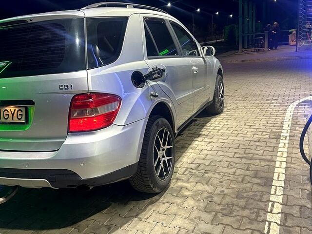 Мерседес МЛ класс, объемом двигателя 3.2 л и пробегом 300 тыс. км за 5900 $, фото 6 на Automoto.ua