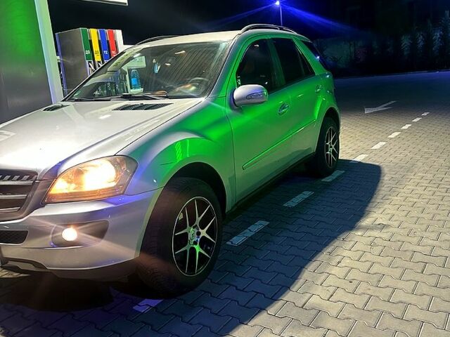 Мерседес МЛ класс, объемом двигателя 3.2 л и пробегом 300 тыс. км за 5900 $, фото 2 на Automoto.ua