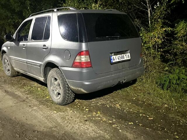 Мерседес МЛ класс 1997 у Вышгороде на Automoto.ua Сірий Мерседес МЛ класс, об'ємом двигуна 3.2 л та пробігом 300 тис. км за 4500 $, фото 1 на Automoto.ua