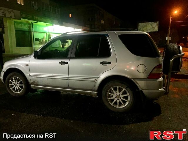 Сірий Мерседес МЛ класс, об'ємом двигуна 4.3 л та пробігом 275 тис. км за 5450 $, фото 1 на Automoto.ua