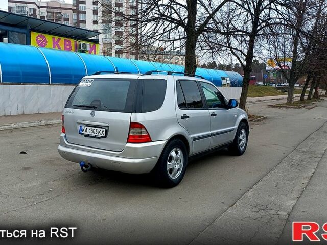 Сірий Мерседес ML-Class, об'ємом двигуна 3.2 л та пробігом 325 тис. км за 5000 $, фото 2 на Automoto.ua