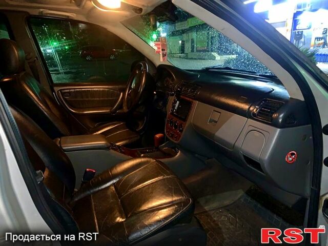 Сірий Мерседес МЛ класс, об'ємом двигуна 4.3 л та пробігом 275 тис. км за 5450 $, фото 5 на Automoto.ua