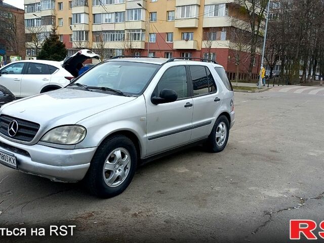 Сірий Мерседес ML-Class, об'ємом двигуна 3.2 л та пробігом 325 тис. км за 5000 $, фото 1 на Automoto.ua