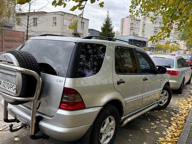 Серый Мерседес МЛ класс, объемом двигателя 2.7 л и пробегом 385 тыс. км за 4500 $, фото 8 на Automoto.ua