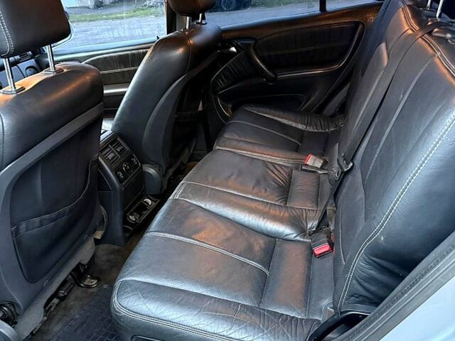 Серый Мерседес МЛ класс, объемом двигателя 4 л и пробегом 277 тыс. км за 3500 $, фото 7 на Automoto.ua