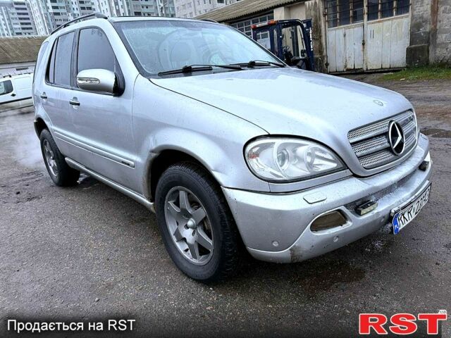 Серый Мерседес МЛ класс, объемом двигателя 4 л и пробегом 277 тыс. км за 3500 $, фото 3 на Automoto.ua