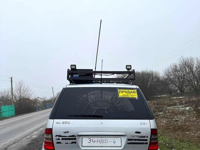 Серый Мерседес МЛ класс, объемом двигателя 2.7 л и пробегом 490 тыс. км за 4499 $, фото 2 на Automoto.ua