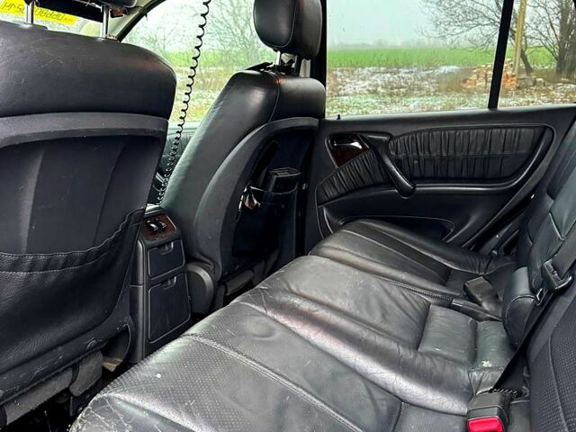 Серый Мерседес МЛ класс, объемом двигателя 2.7 л и пробегом 490 тыс. км за 4499 $, фото 4 на Automoto.ua