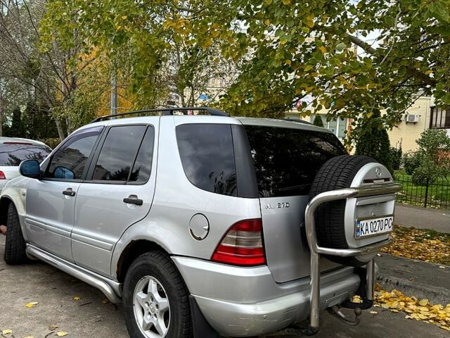 Серый Мерседес МЛ класс, объемом двигателя 2.7 л и пробегом 385 тыс. км за 4500 $, фото 9 на Automoto.ua