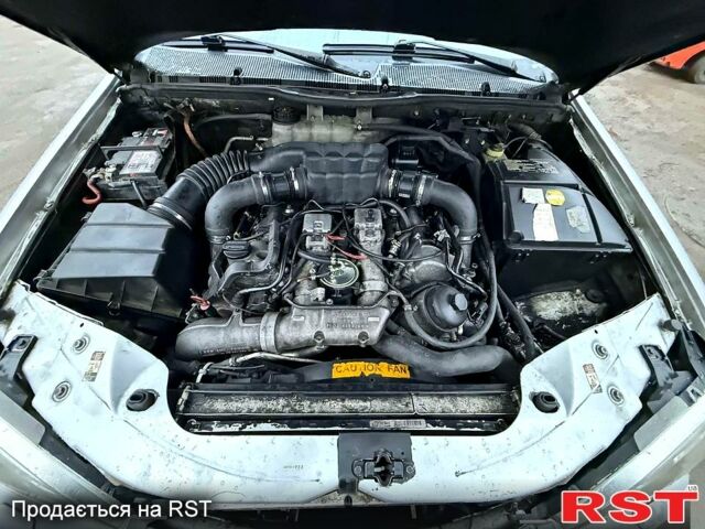 Серый Мерседес МЛ класс, объемом двигателя 4 л и пробегом 277 тыс. км за 3500 $, фото 8 на Automoto.ua