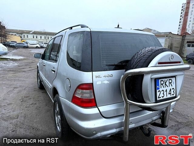 Серый Мерседес МЛ класс, объемом двигателя 4 л и пробегом 277 тыс. км за 3500 $, фото 2 на Automoto.ua