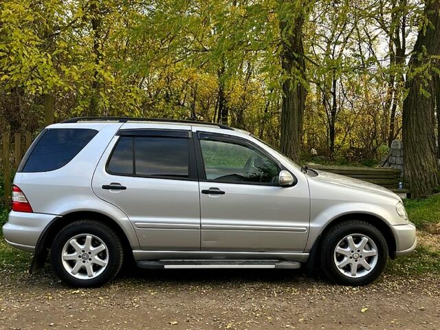 Серый Мерседес МЛ класс, объемом двигателя 2.7 л и пробегом 310 тыс. км за 5600 $, фото 3 на Automoto.ua