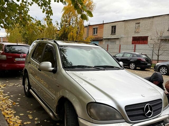 Серый Мерседес МЛ класс, объемом двигателя 2.7 л и пробегом 385 тыс. км за 4500 $, фото 6 на Automoto.ua