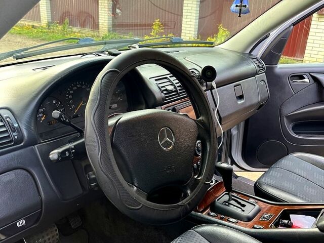 Серый Мерседес МЛ класс, объемом двигателя 2.7 л и пробегом 310 тыс. км за 5600 $, фото 5 на Automoto.ua