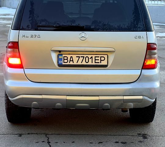Серый Мерседес МЛ класс, объемом двигателя 2.7 л и пробегом 279 тыс. км за 7300 $, фото 6 на Automoto.ua