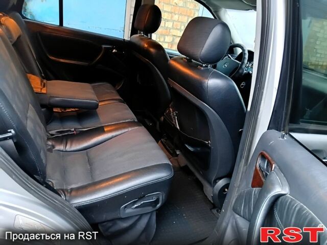 Серый Мерседес МЛ класс, объемом двигателя 2.7 л и пробегом 350 тыс. км за 2850 $, фото 6 на Automoto.ua