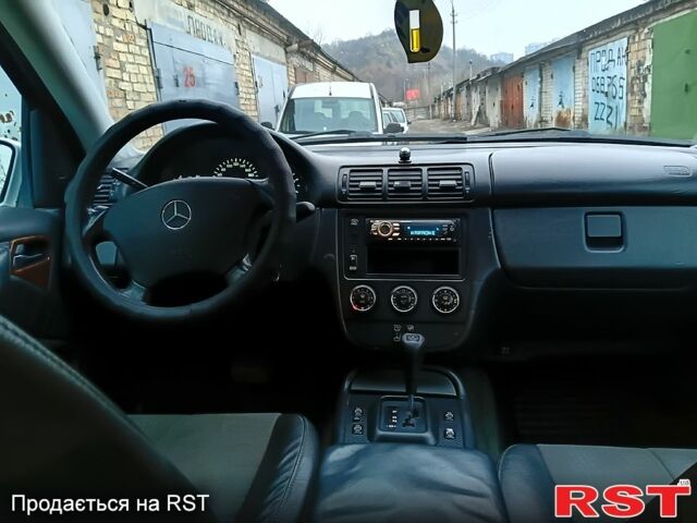 Серый Мерседес МЛ класс, объемом двигателя 2.7 л и пробегом 350 тыс. км за 2850 $, фото 8 на Automoto.ua