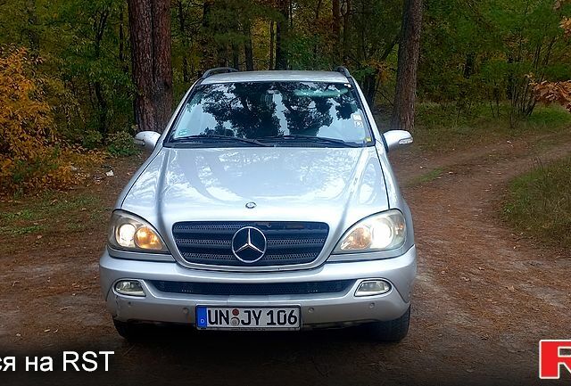 Серый Мерседес МЛ класс, объемом двигателя 2.7 л и пробегом 342 тыс. км за 3700 $, фото 1 на Automoto.ua