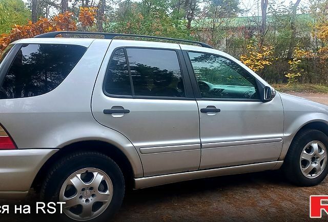 Серый Мерседес МЛ класс, объемом двигателя 2.7 л и пробегом 342 тыс. км за 3700 $, фото 3 на Automoto.ua