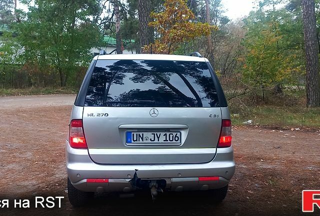 Серый Мерседес МЛ класс, объемом двигателя 2.7 л и пробегом 342 тыс. км за 3700 $, фото 4 на Automoto.ua